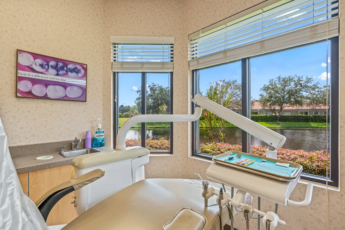 Dental operatory with a wall-mounted monitor